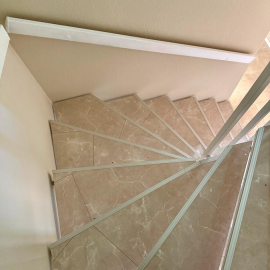 Wir bieten ihnen Treppenrenovierungen