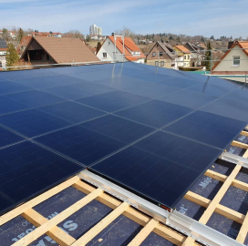 Dienstleistung Montage von Solarpanels