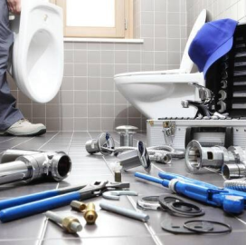 Handwerker Arbeit für Sanitär / Heizung