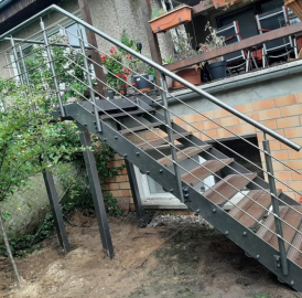 Metalltreppe Außentreppe Stahltreppe Podesttreppe 