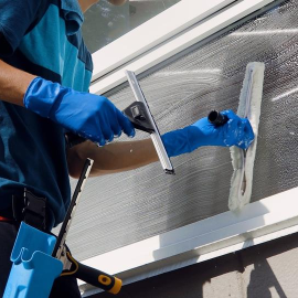 Fensterputzer Glasreinigung