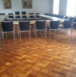 Parkett und Boden Renovierung schleifen und versie